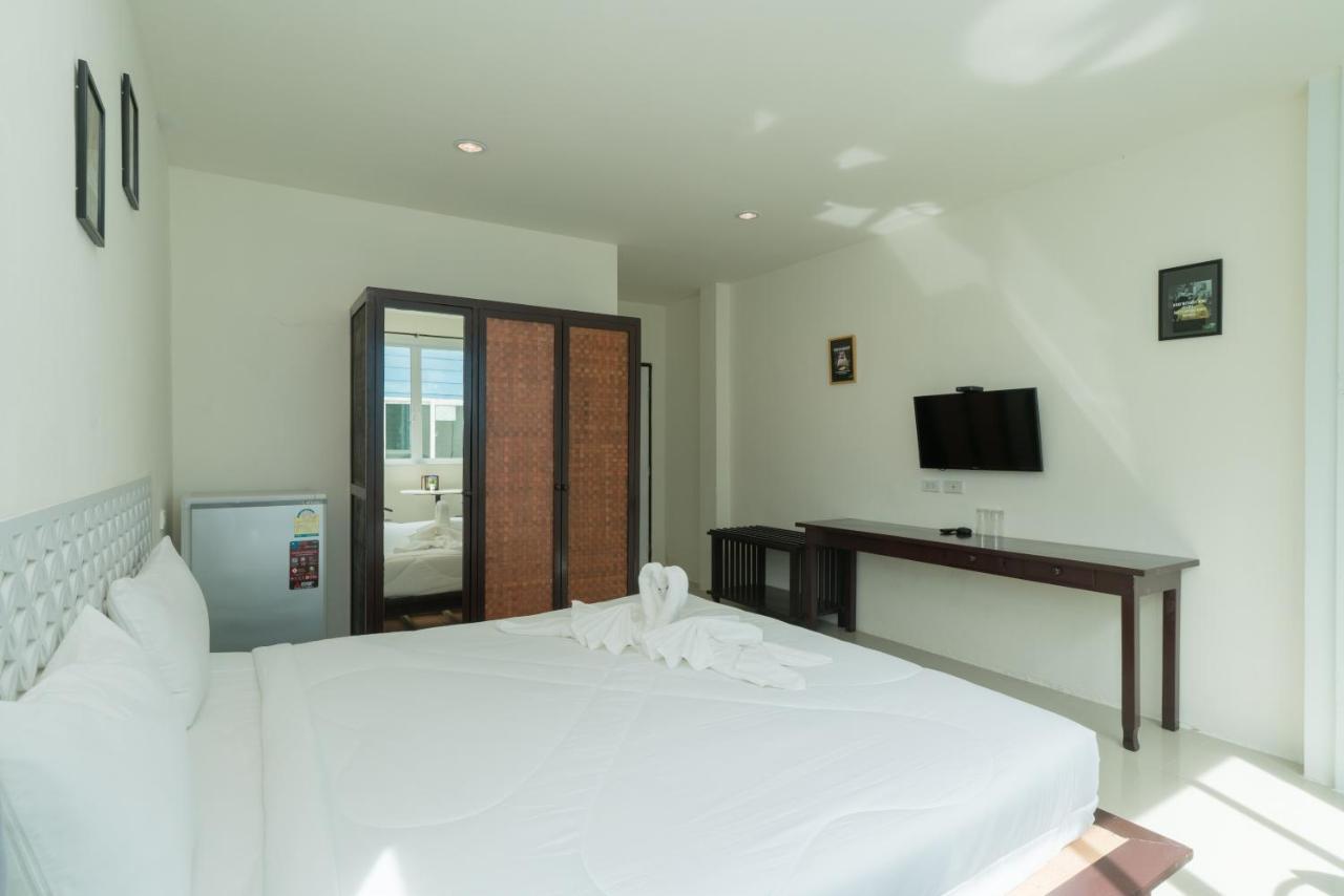 Hangover Inn Phuket Buitenkant foto