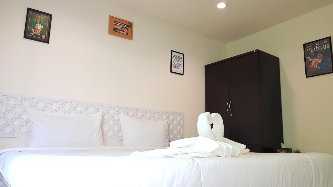 Hangover Inn Phuket Buitenkant foto
