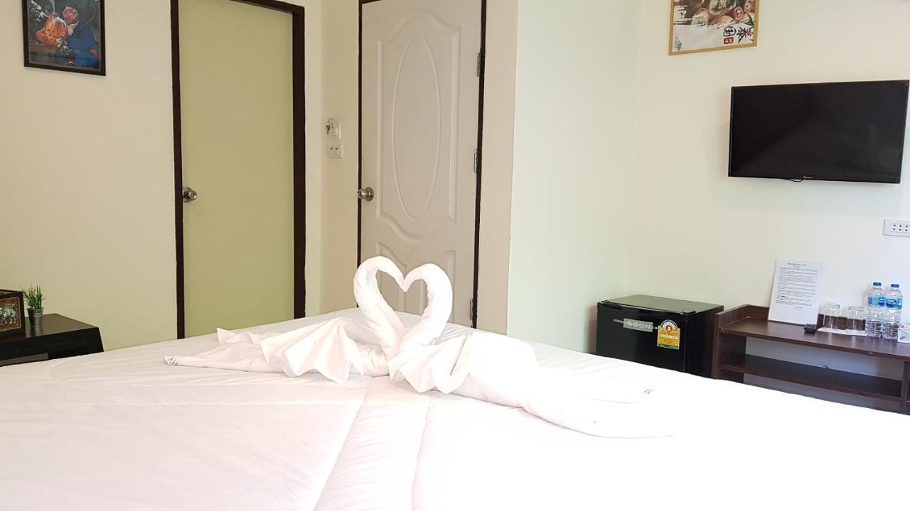 Hangover Inn Phuket Buitenkant foto